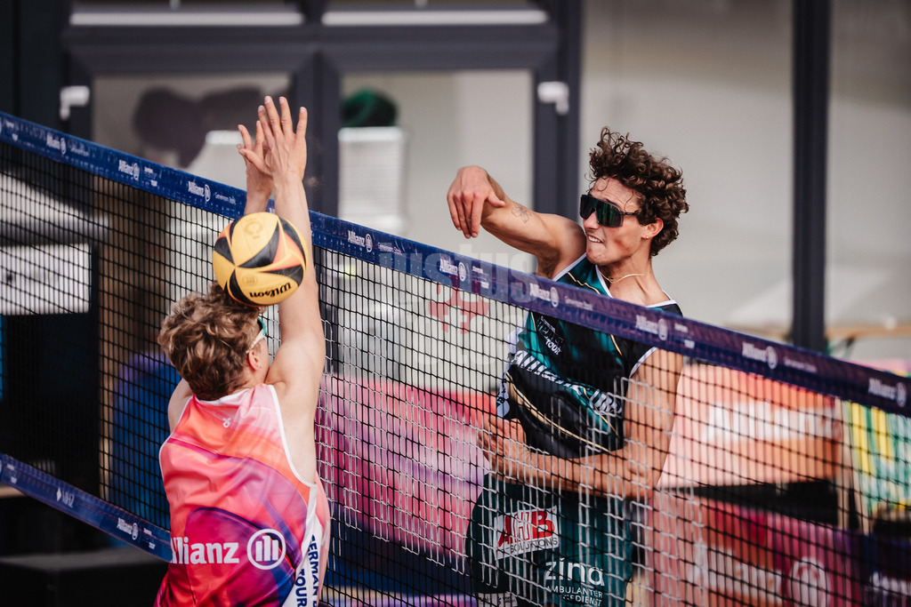Beachvolleyball | Männer | Allianz German Beach Tour 2025 | Tourstop Düsseldorf | 08.05.2025 | Hennes Nissen beim Angriff