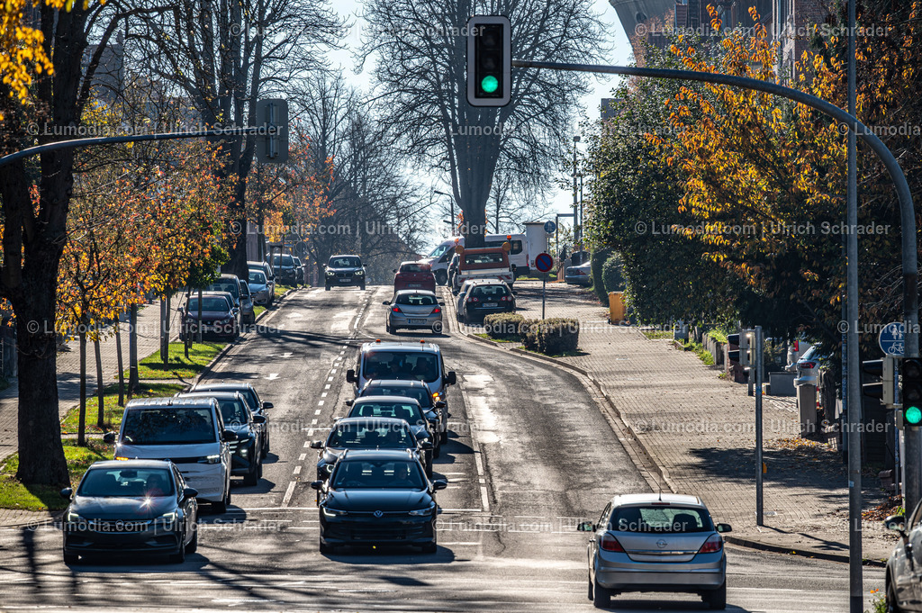 10049-13833 - Wernigeröder Straße in Halberstatd | Stockfoto und Bilderpool mit Bildmaterial aus Deutschland, dem Harz, Halberstadt, Quedlinburg, Wernigerode und weltweit. Qualitativ hochwertige und professionelle Fotos anschauen und kaufen. - Realisiert mit Pictrs.com