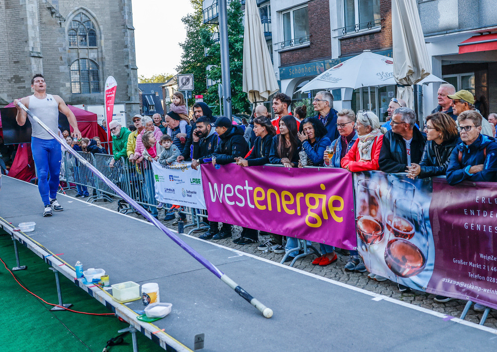 top-top.de 240913-152 | Foto, Video, Fotografie, Videografie, Fotobox, DJ, Discjockey, Musik, Musikbox, Veranstaltung, Photobooth, Amazon, Ebay, Buchtipp, Bestseller, Autor, Verlag, Buch, Wesel, Hamminkeln, NRW, Dinslaken, Rees, Drohne, Hochzeit, Party, Fotobox, Wesel, Fotograf