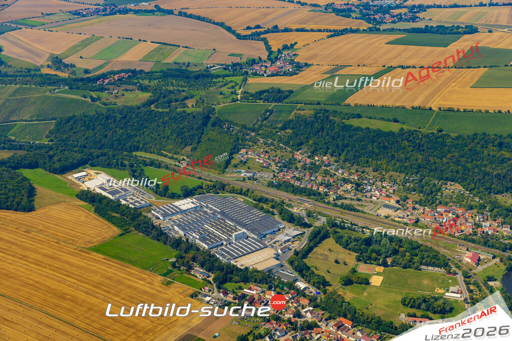 Schrägluftbild  Viega Werk  Großheringen - Das Luftbild wurde 2025 vom UL-Flugzeug heraus erstellt (ohne Drohne- keine Drohnenaufnahme ) - Hochauflösende Luftaufnahme -Nicht vergleichbar mit Google Maps oder Satelittenbilder- Die Geschenkidee !Mit Lizenz und Bildrechte bestellbar