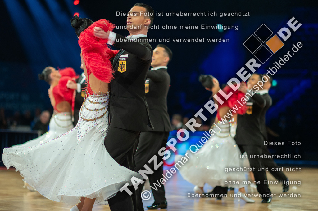 20251206-04535 | Hier finden Sie Tanz Bilder vom Latein und Standard Formationen tanzen. Sportbilder vom Tanzsport. Schöne Fotos und von Weltmeisterschaft, Europameisterschaft, Bundesliga, Regionalliga, Oberliga und Landesliga sowie von GOC Stuttgart, DanceComp, WM Bremen