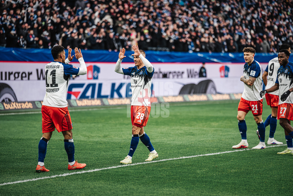 Fußball | Männer | Saison 2025/2026 | 1. Fußball-Bundesliga | 22. Spieltag | Hamburger SV vs. 1. FC Union Berlin | 14.02.2026 | Torjubel v.l. Ransford-Yeboah Königsdörffer (#11, HSV) und Miro Muheim (#28, HSV)