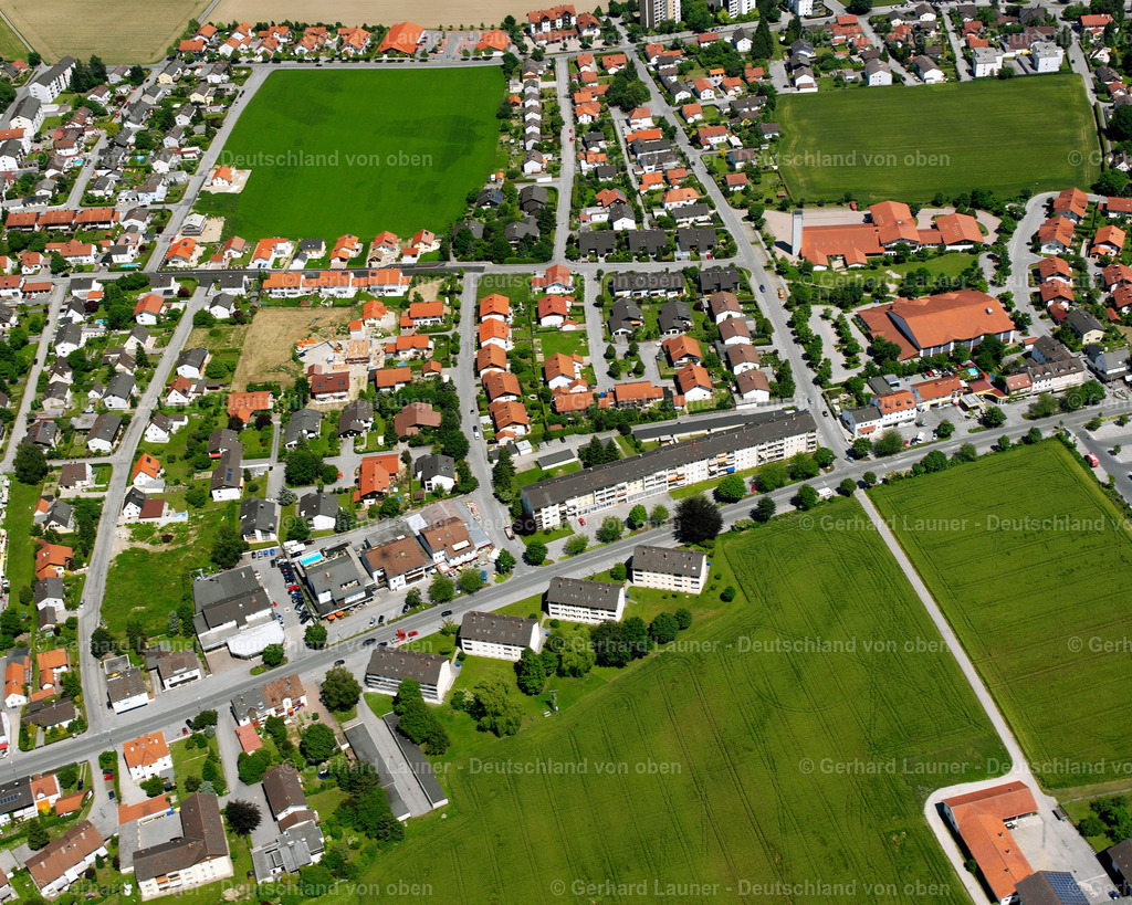 2600716 | TöGING AM INN 09.06.2006 Wohngebiet einer Einfamilienhaus- Siedlung  in Töging am Inn im Bundesland Bayern, Deutschland // Single-family residential area of settlement  in Töging am Inn in the state Bavaria, Germany Foto: Gerhard Launer