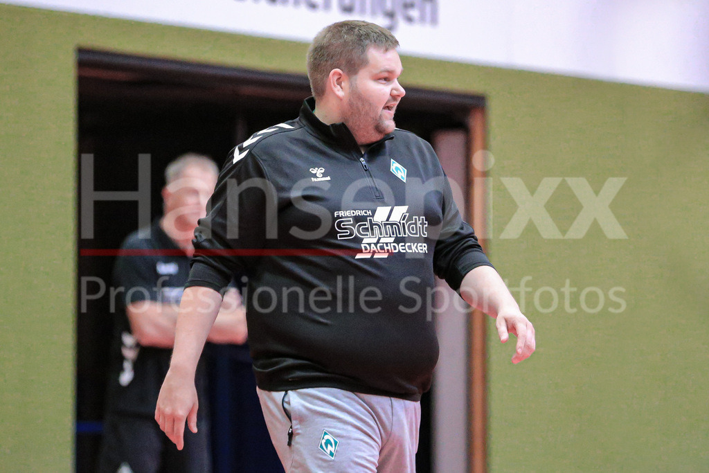 Handball, 2. Bundesliga Frauen, Training SV Werder Bremen | v.li.: Timm Dietrich (Trainer, Cheftrainer, SV Werder Bremen) Portrait, Nahaufnahme, Einzelfoto, Einzelbild