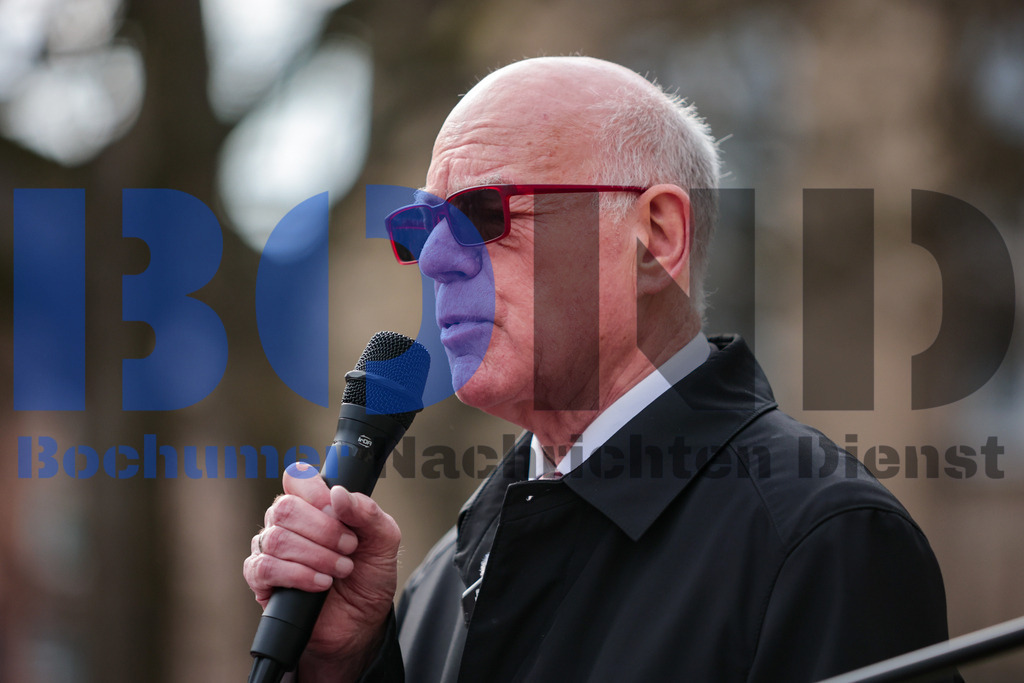 Brandmauer 2024 vor dem Rathaus der Stadt Bochum {date} -  | {headline}



(Foto: Sebastian Sendlak / BOND)

 - Realisiert mit Pictrs.com