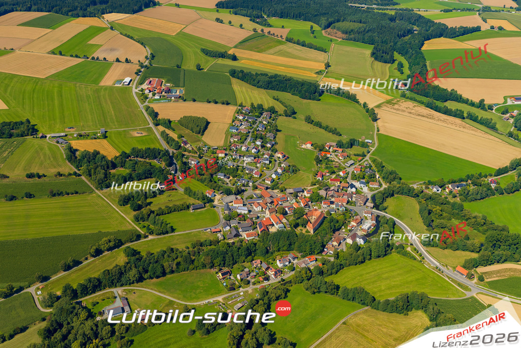 Klassische Luftaufnahme ohne Drohne zeigt:Burgtreswitz bei Moosbach - Die Luftbildaufnahme wurde 2025 vom UL-Flugzeug heraus erstellt ( keine Drohne ) - Hochauflösende Luftaufnahme -Nicht vergleichbar mit Google Maps oder Satelittenbilder- Die Geschenkidee !Mit Lizenz und Bildrechte bestellbar
