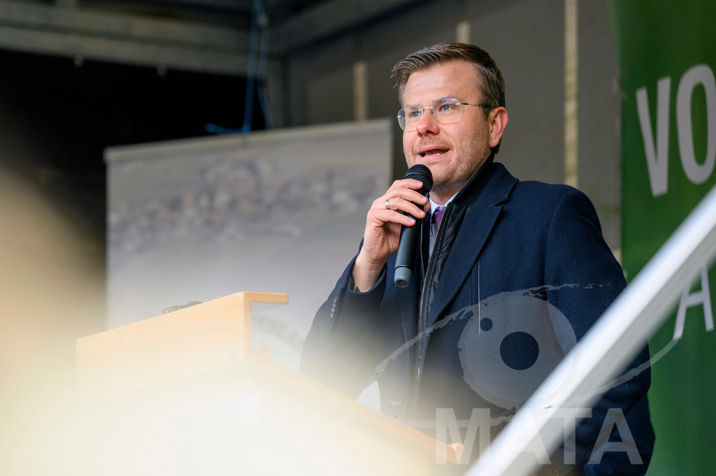 _DWA4489 | Oberbürgermeister Nürnberg, Marcus König bei Bauerndemo gegen Agrarpolitik der Bundesregierung  auf dem Straße Obstmarkt und Hauptmarkt . Nürnberg, 08.01.2024 - Realisiert mit Pictrs.com