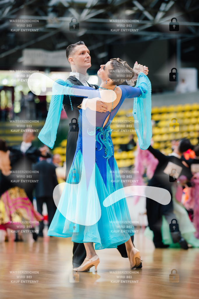 Hessen Tanzt WDSF Open Senior I Standard 19th (49) Markus Vogel _ Silke Vogel (Tanzsportzentrum Stuttgart-Feuerbach)-2025-05-17-6872 | Webshop for digital downloads and prints of dance sport, event & show photographer Julian Link - Realisiert mit Pictrs.com