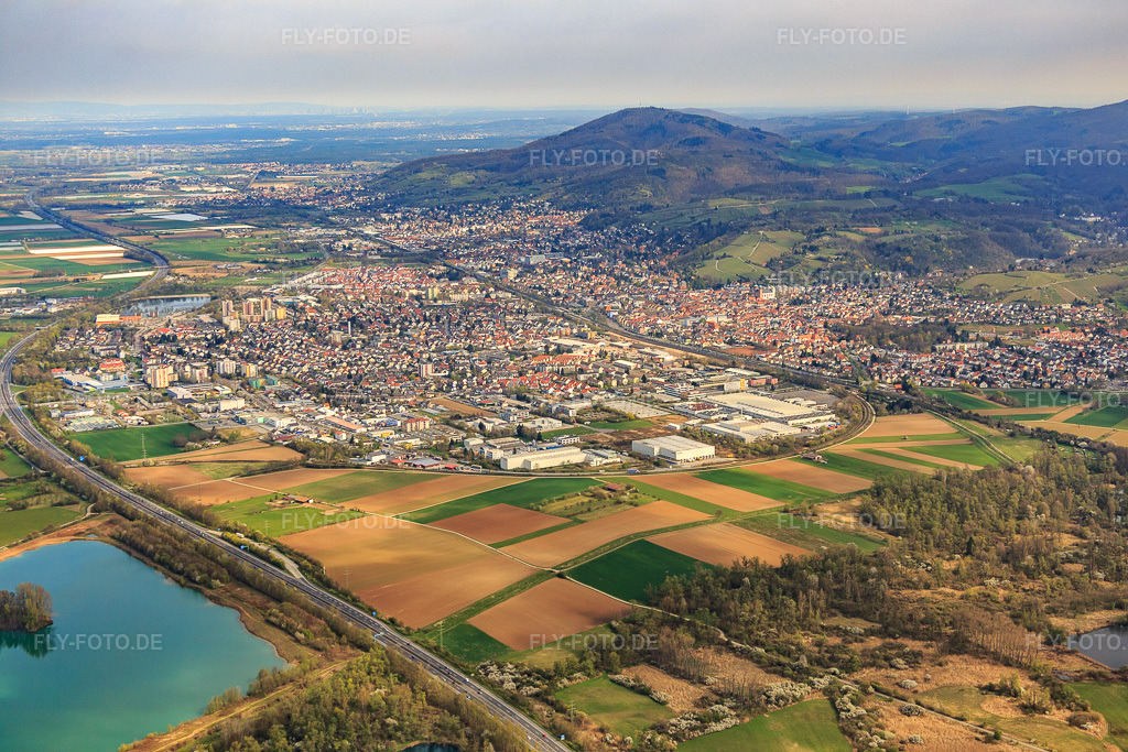 Luftbild: Ortsansicht von Südwesten in Bensheim im Bundesland Hessen in Deutschland. Foto: IMG_077052.jpg vom 12.04.2015 durch Werner Riehm/FLY-FOTO.de