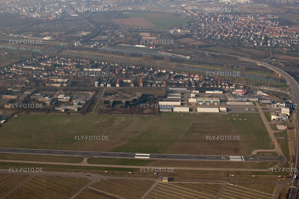 City Airport | Luftbild: City Airport im Ortsteil Neuostheim in Mannheim im Bundesland Baden-Württemberg in Deutschland. Foto: IMG_25190.jpg vom 23.03.2010 durch Werner Riehm/FLY-FOTO.de - Realisiert mit Pictrs.com