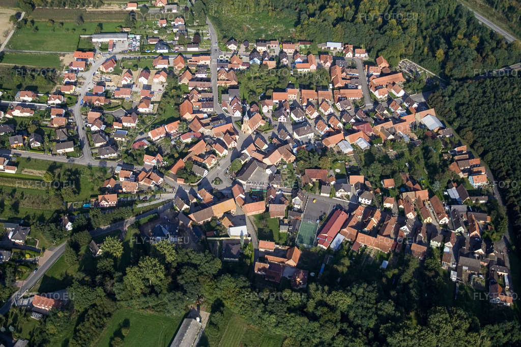 Vue aérienne: Vue d'ensemble du village depuis l'ouest à Schaffhouse-près-Seltz dans le département Bas Rhin, France – .Photo: IMG_8098.jpg prise le 15/09/2007 par Werner Riehm/FLY-FOTO.eu – Résolution de l'original: 3456 x 2304 px