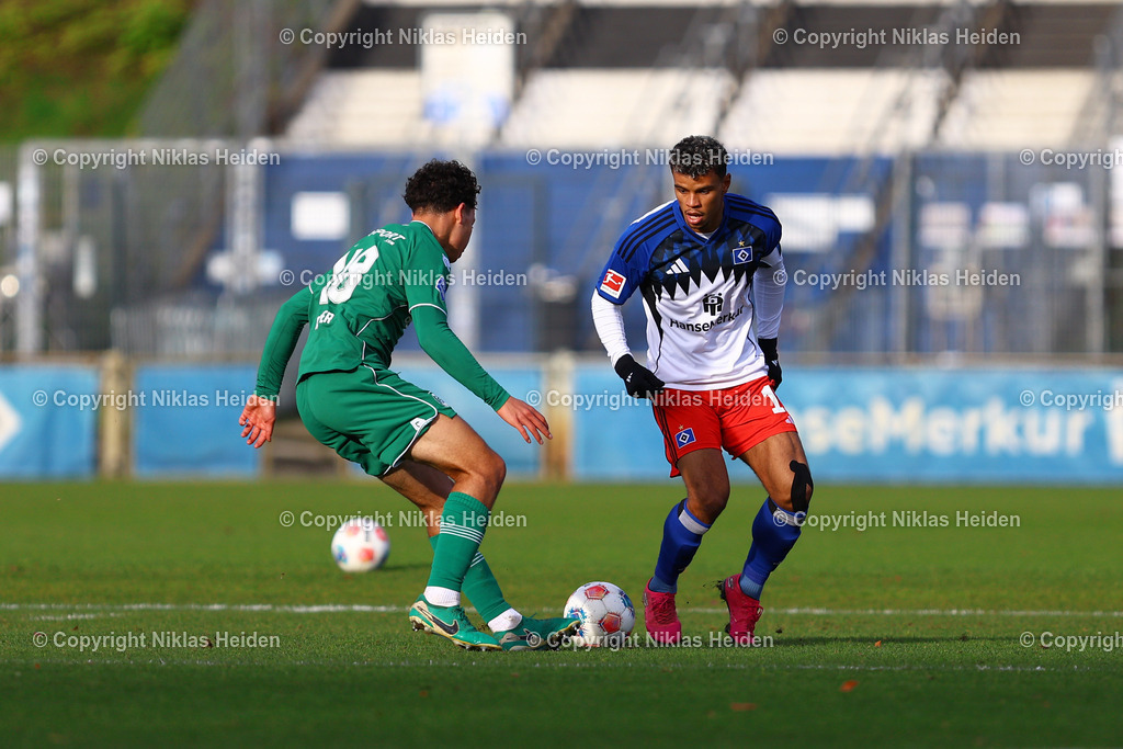 NH_HamburgerSV_FCGroningen_Testspiel_12112025 | #11 Ransford Königsdörffer (Hamburger SV), #48 Robin Kelder (FC Groningen)Fußball I Herren I Freundschaftsspiel I Saison 2025-2026  I Hamburger SV - FC Groningen I 12.11.2025 I Trainingsplatz Volksparkstadion
