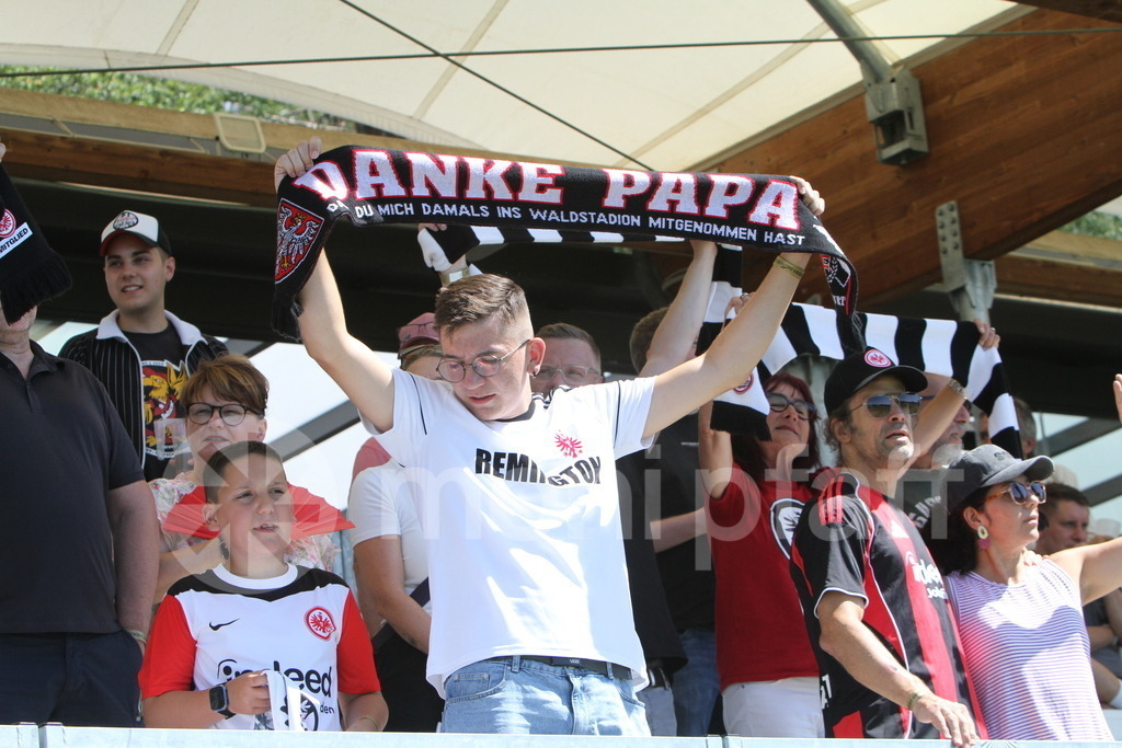 Eintr_Hull_City_08-08-2026 | Eintracht Frankfurt Fan - Realisiert mit Pictrs.com
