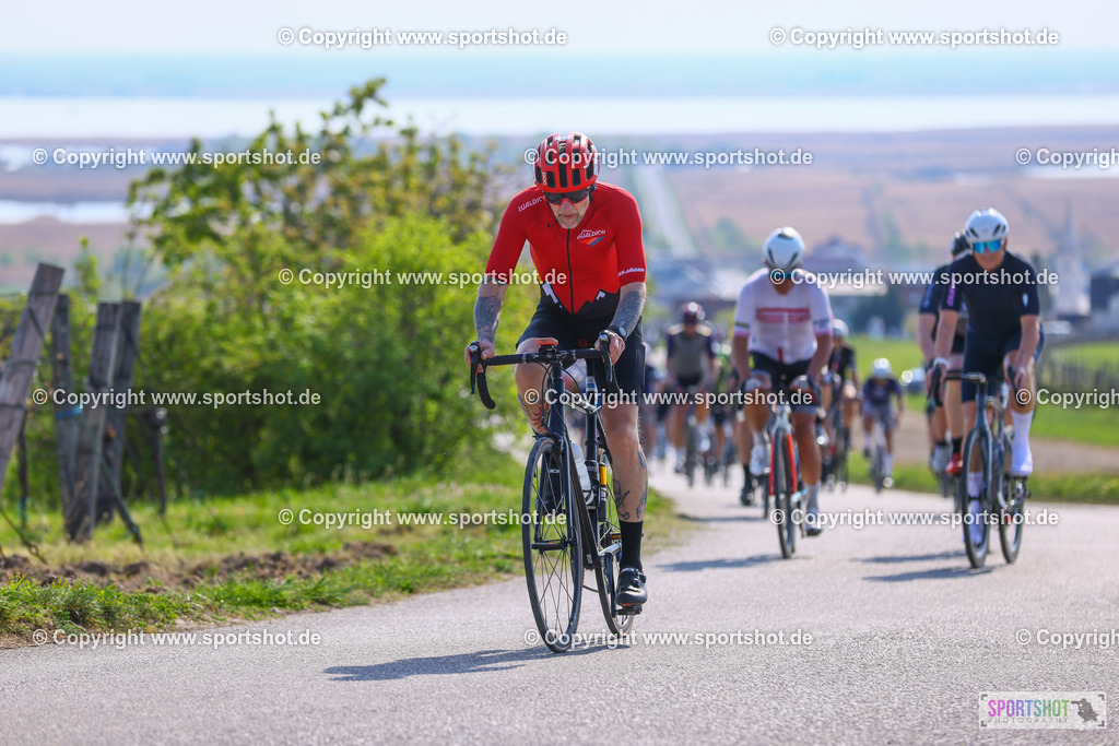 TRA_1001 | Neusiedlersee Radmarathon 2026@sportshot_your_pictrs #yourpictures#roadtowm2029 #nrm #neusiedlerseeradmarathon #neusiedlersee #neusiedlerseetourismus #burgenland #mörbisch #nrm26 #burgenlandtourismus #voglundco #poweredbyburgenlandtourismus #radsport #rad #marathon #ucigranfondo #visitburgenland #ucigranfondoworldseries
