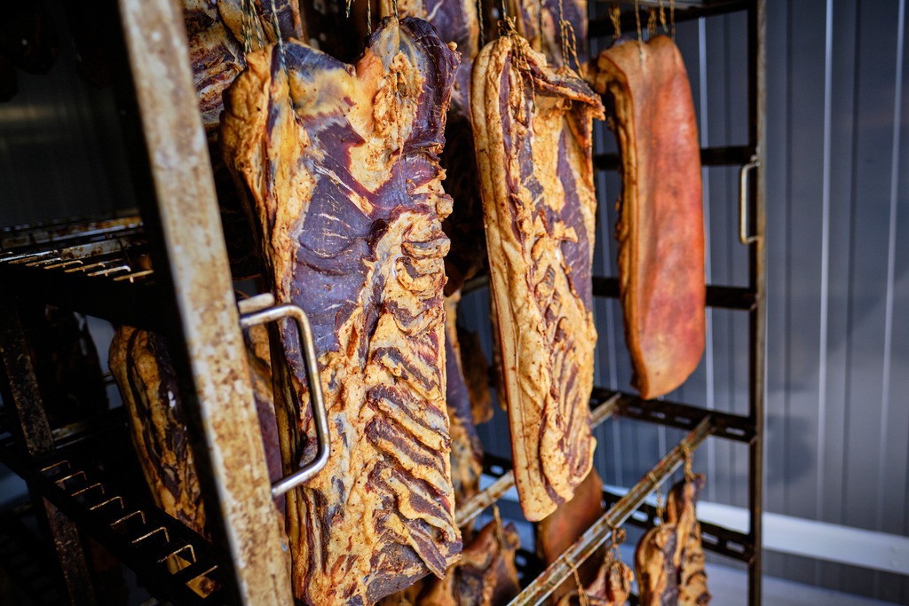 Thum Schinken | WIen, Austria - November 11, 2019: Thum Schinken; geräucherte Fleischteile. - Realisiert mit Pictrs.com