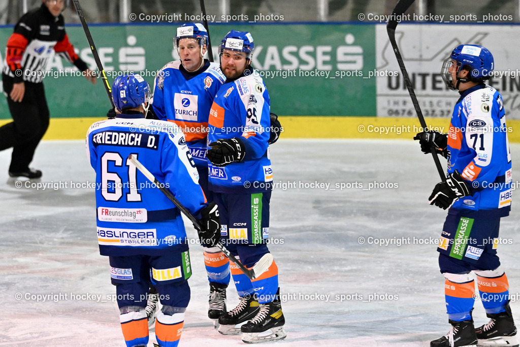 ESC SPARKASSE STEINDORF vs. MET PHOTOVOLTAIK HORNETS SPITTAL | Jubel ESC Steindorf Mannschaft, #61 Friedrich Daniel ESC Steindorf, #95 Gelfanov Ruslan ESC Steindorf, #71 Dobnig Elias ESC Steindorf, #18 Pewal Martin ESC Steindorf, ESC SPARKASSE STEINDORF vs. MET PHOTOVOLTAIK HORNETS SPITTAL, ESC SPARKASSE STEINDORF vs. MET PHOTOVOLTAIK HORNETS SPITTAL am 22.11.2025 in Steindorf (Ossiachersee Halle), Austria, (Photo by Bernd Stefan)