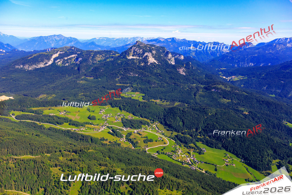 Die Luftaufnahme der Stadt Bad Aussee wurde 2017 vom Flugzeug heraus erstellt ( keine Drohne )- hohe Auflösung für beste Qualität