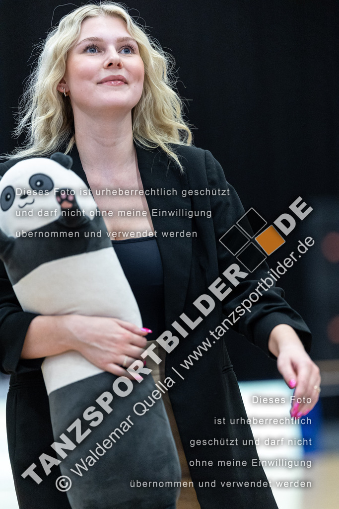 20240406-11084 | Hier finden Sie Tanz Bilder vom Latein und Standard Formationen tanzen. Sportbilder vom Tanzsport. Schöne Fotos und von Weltmeisterschaft, Europameisterschaft, Bundesliga, Regionalliga, Oberliga und Landesliga sowie von GOC Stuttgart, DanceComp, WM Bremen