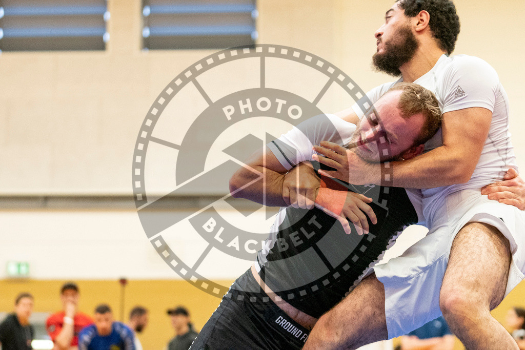 20231118PBB13603 | Fighters compete during the AJP Tour 600 Frankfurt Championship in Frankfurt/Main, Germany, on November 18, 2023.