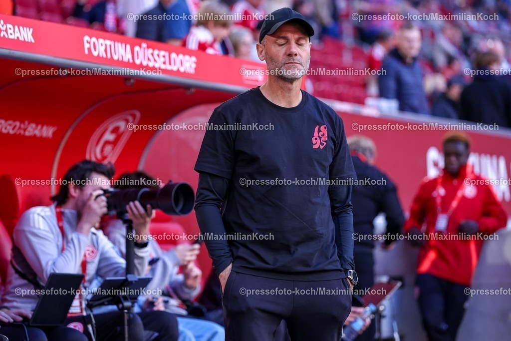 F9524042601004 | 24.04.2026, Fußball, Fortuna Düsseldorf - SC Dynamo Dresden, 2. Fußball Bundesliga, Herren, Merkur Spiel-Arena, 31. Spieltag, Saison 2025 2026: Cheftrainer Alexander Ende (Fortuna Düsseldorf) enttäuscht Enttäuschung  DFB regulations prohibit any use of photographs as image sequences and or quasi-video.