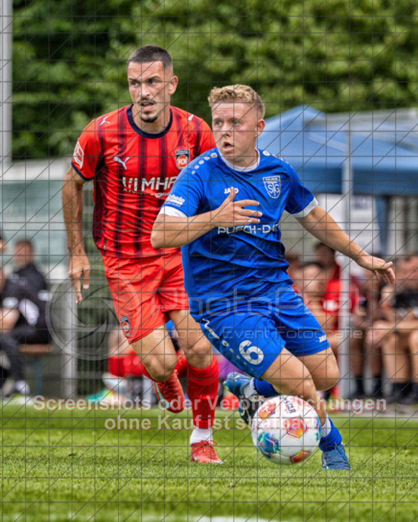 20250706_154613_0931-Bearbeitet-2 | #,TSG Salach (blau) vs. 1.FC Heidenheim (rot), Fußball, Freundschaftsspiel - WfV, Saison 2025/2026, Rasensportplatz, Staufenecker Str. 41, 73084 Salach, 06.07.2025 - 15:30 Uhr,Foto: PhotoPeet-Sportfotografie/Peter Harich