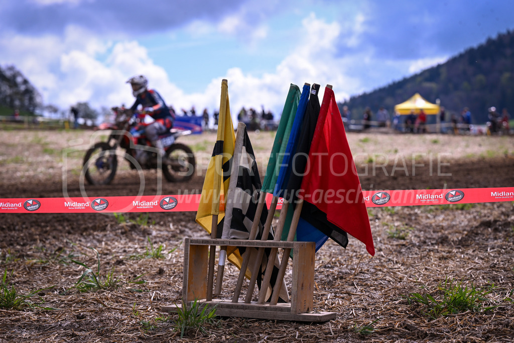 Motocross Schlatt bei Winterthur - 29. April 2023 | Flaggen am Motocross Schlatt bei Winterthur, 29. April 2023.
Instagram: @mx_schlatt | @mc_wila | @sam_schweiz
Bild: Sportfotografie Markus Aeschimann | www.markus-aeschimann.ch - Realisiert mit Pictrs.com
