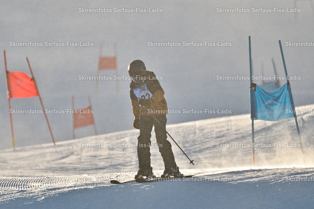 SRF_25.12.2025_0339 | Skirennfotos,Serfaus,Fiss,Ladis,Kinderskirennen,Winter,Tirol,Oberland,skirace,SFL,feelfree,weil wir's genießen,ski,Ski,skifahren,Sonnenplateau, - Realisiert mit Pictrs.com