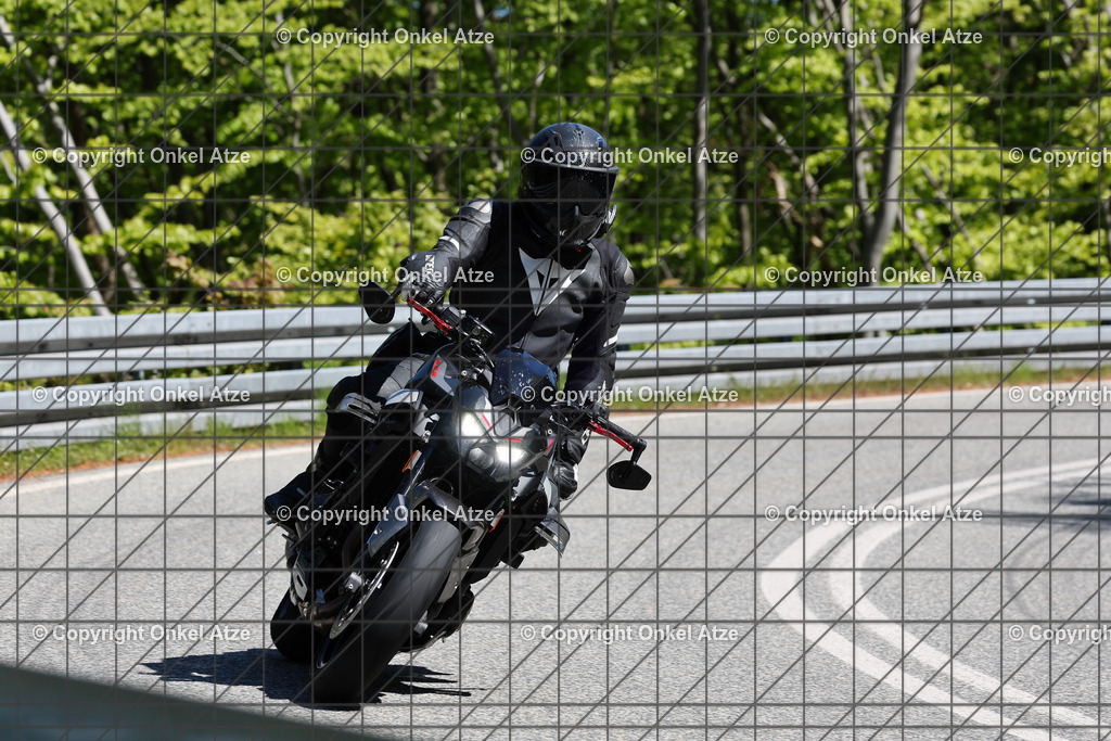 IMG_8456 | Fotograf am Kyffhäuser. Onkel Atze. Kyffhäuser Rennstrecke. Café36. Motorsportfotografie. - Realisiert mit Pictrs.com