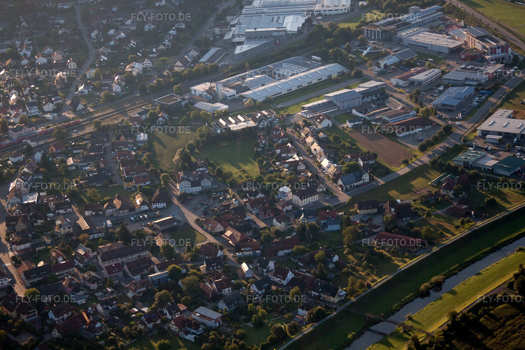 Luftbild: Uferbereich des Kinzig - Flußverlaufes in Biberach im Bundesland Baden-Württemberg in Deutschland. Foto: IMG_59368.jpg vom 16.08.2013 durch Werner Riehm/FLY-FOTO.de