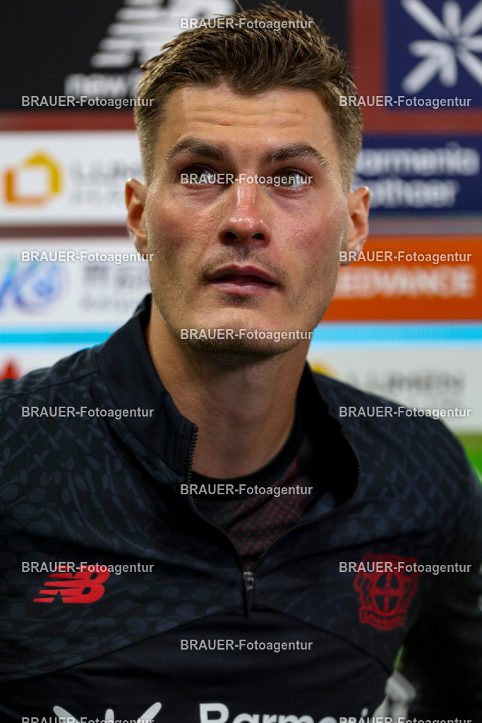 Bayer 04 Leverkusen vs Eintracht Frankfurt - Bundesliga  | Leverkusen, Deutschland, 12.09.25:   Patrick Schick (Bayer 04 Leverkusen) schaut waehrend des Spiels der Bundesliga zwischen  Bayer 04 Leverkusen vs Eintracht Frankfurt in der BayArena(Foto von Brauer-Fotoagentur / Adrian Schlueter)