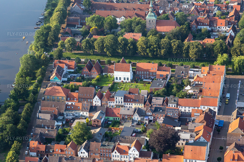Luftbild: Westermarkstr in Friedrichstadt im Bundesland Schleswig-Holstein in Deutschland. Foto: IMG_0007307.jpg vom 16.07.2021 durch Werner Riehm/FLY-FOTO.de