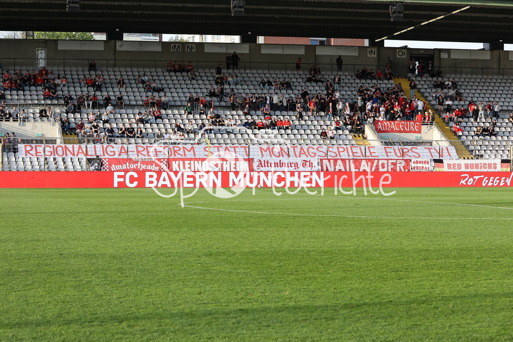 FC Bayern Amateure - TSV Aubstadt | Die Fans der Amateure mit einer klaren Botschaft an den BFV / Spruchband / Ultras