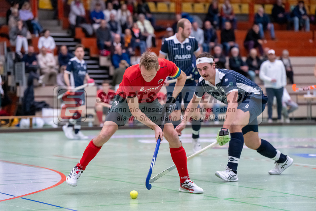 HK_20241207_109678 | 1. Bundesliga Halle Herren Crefelder HTC - Blau Weiss Köln am 7.12.2024 CHTC Glockenspitz Halle , Krefeld , Niklas Wellen ( Crefelder HTC 10 ) , Ben Duetz ( Blau Weiß Köln #6 )