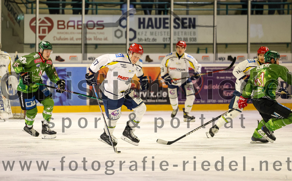 2023-12-26_022_TSV_Erding_gegen_ERV_Schweinfurt | Erding, Deutschland, 26.12.2023:
Eishockey, Bayernliga Vorrunde 2023 / 2024, 20. Spieltag, TSV Erding gegen ERV Schweinfurt, Endergebnis: 9:3

Sean-Alexander Fischer (ERV Schweinfurt, #17)

Foto: Christian Riedel / fotografie-riedel.net