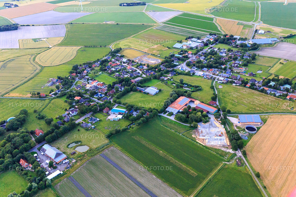 Luftbild: Dorfansicht aus Süden in Norddeich im Bundesland Schleswig-Holstein in Deutschland. Foto: IMG_007911.jpg vom 08.07.2020 durch Werner Riehm/FLY-FOTO.de