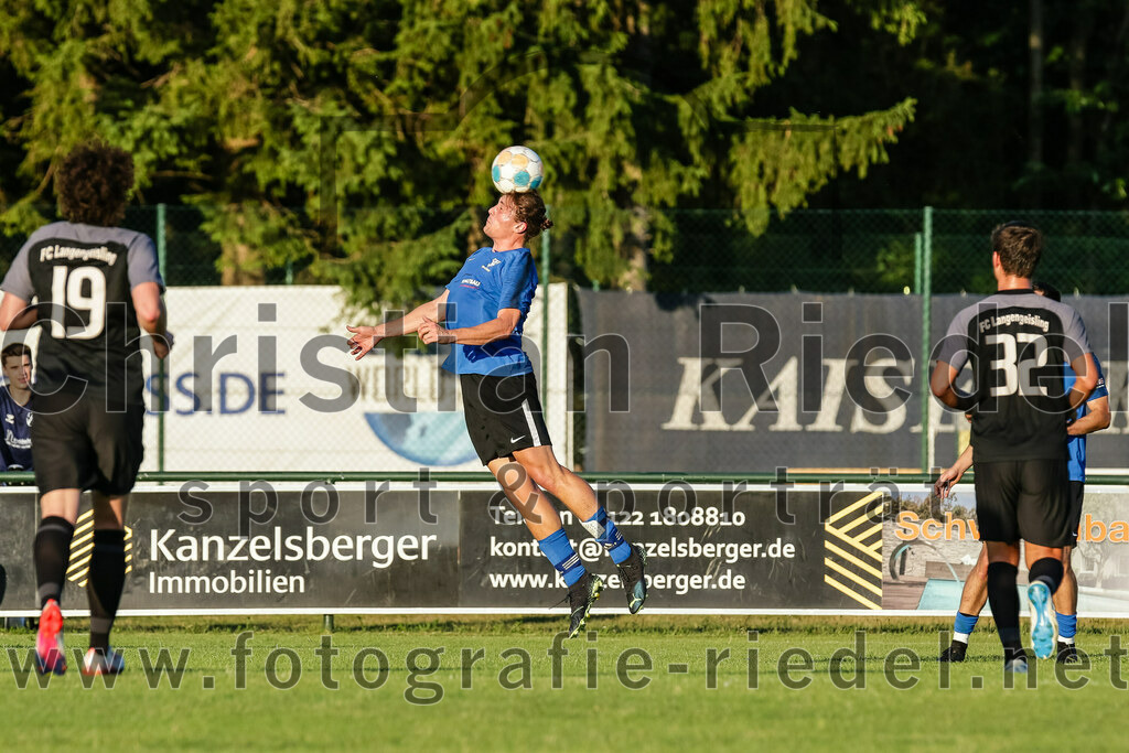 2023-07-14_075_FC_Langengeisling_gegen_FC_Velden-Eberspoint | Erding, Deutschland, 14.07.2023:
Fußball, Bezirksliga Oberbayern Ost 2023 / 2024, Testspiel, FC Langengeisling gegen FC Velden-Eberspoint, Endergebnis: 5:0

Maximilian Hampe (FC Velden-Eberspoint, #10)

Foto: Christian Riedel / fotografie-riedel.net