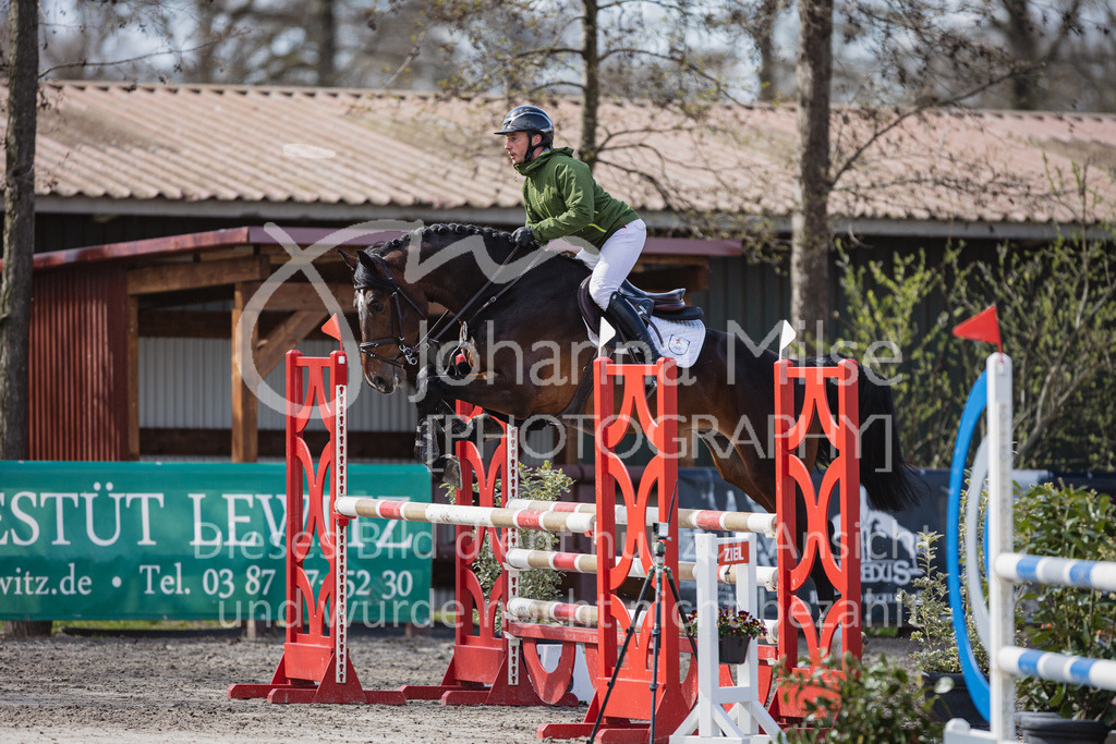 230411_Mühlen_03SprPf-L-425 | Deine schönsten Turniermomente als professionelle Fotos! Entdecke hochwertige Pferdesport-Fotografie im Online-Shop. Jetzt Fotos finden & bestellen!