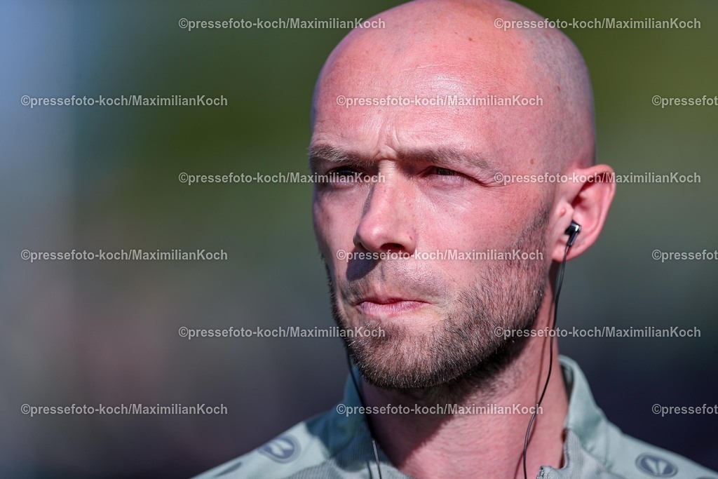 SCP09052502174 | 09.05.2025, Fußball, Preußen Münster - Hertha BSC, 2. Fußball Bundesliga, 33. Spieltag, Preußenstadion, Saison 2024 2025: Cheftrainer Christian Pander (Preussen Muenster) DFB regulations prohibit any use of photographs as image sequences and or quasi-video.