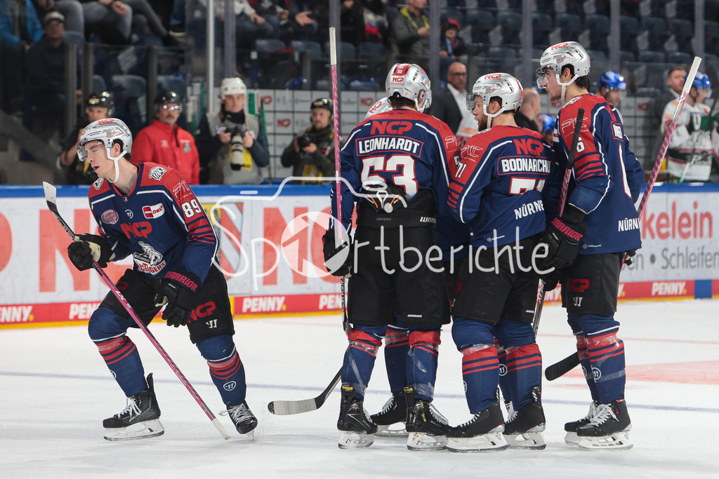 Nuernberg ICE Tigers - Augsburger Panther | Jubel der ICE Tigers nach dem Ausgleich zum 2-2 durch Gregor MacLEOD (NIT #89)