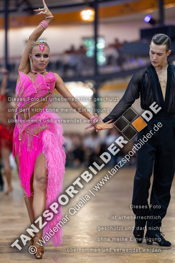 20230812-01205 | Hier finden Sie Tanz Bilder vom Latein und Standard Formationen tanzen. Sportbilder vom Tanzsport. Schöne Fotos und von Weltmeisterschaft, Europameisterschaft, Bundesliga, Regionalliga, Oberliga und Landesliga sowie von GOC Stuttgart, DanceComp, WM Bremen
