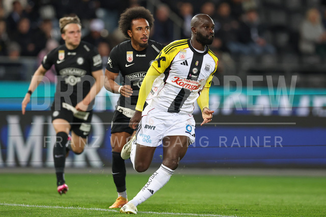 SK Puntigamer Sturm Graz vs LASK – Championship Group    | Graz, Austria, 22.Apr.26 - SOCCER - ADMIRAL Bundesliga, SK Puntigamer Sturm Graz vs LASK. The image shows Emanuel Aiwu (STU) and Samuel Adeniran (LASK).      