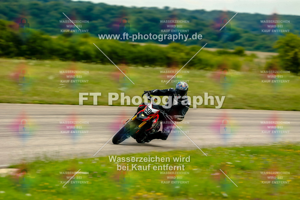 Chambley Juli-3236 | Hier findet Ihr Bilder von Touristenfahrten auf der Nürburgring Nordschleife oder von anderen Veranstaltungen die ich besucht habe. Viel Spass beim Durch Schauen 