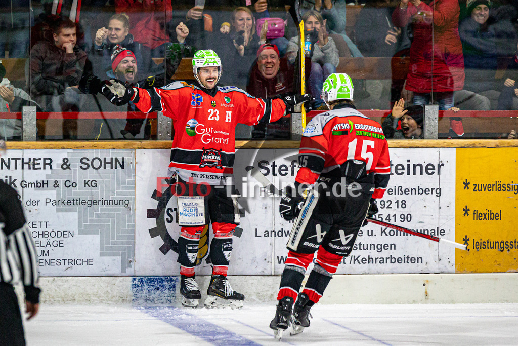 TSV Peißenberg MINERS vs ESC Kempten SHARKS | Eishockey Bayernliga Herren Vorrunde 2024/2025, TSV Peißenberg MINERS vs ESC Kempten SHARKS, 20241018,Tor Dejan VOGL (MINERS 23),2024-10-18 in Peißenberg (Eisstadion)Dejan VOGL (MINERS 23)Copyright: WolfgangxLindner foto-lindner.de