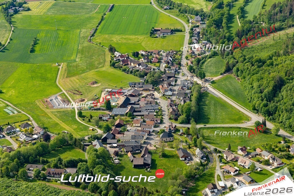 Die Luftaufnahme Welitsch - Pressig wurde 2022 vom Flugzeug aus (keine Drohne) erstellt. Hohe Auflösung -für große Poster und Wandbilder geeignet - Garantiert!