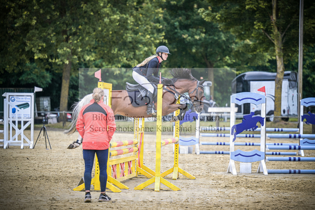 DOS_4113 | Entdecke hochwertige Reitturnierfotos von Foto Oger. Professionell, emotional und authentisch – jetzt Lieblingsmomente im Shop bestellen.Deutschlandweite Turnierfotografie. - Realisiert mit Pictrs.com
