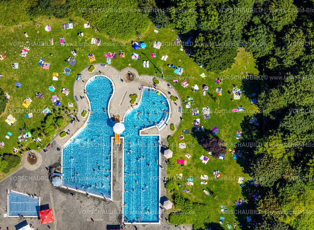 Herne240803609Freibad_Suedpol | Luftbild, Freibad Südpool, Badegäste im Schwimmbecken und auf der Liegewiese, Herne-Süd, Herne, Ruhrgebiet, Nordrhein-Westfalen, Deutschland