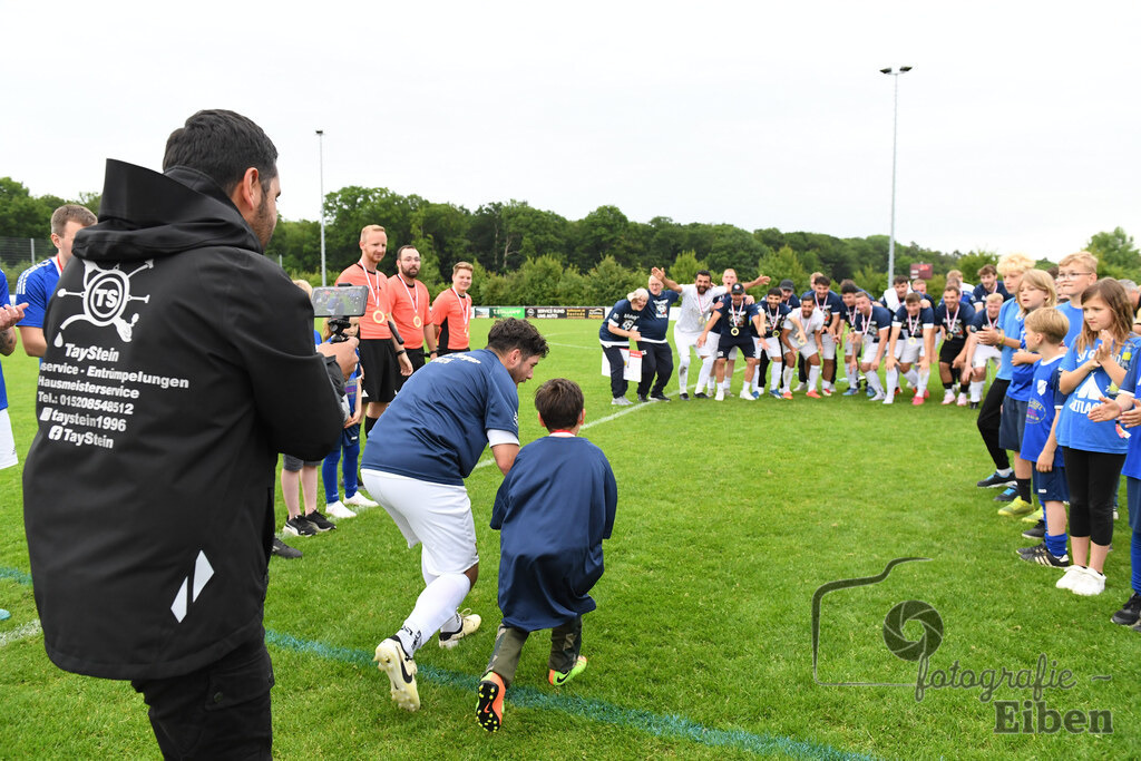 1. FC Nordenham-SV GOTANO | Kreispokal Finale Jade-Weser-Hunte 1. Mannschaften; 1.FC Nordenham (weiß)-SV GOTANO (blau) am 15.06.2025 in Rastede (Sportanlage Köttersweg), Photo: Philip Eiben 2025 - Realisiert mit Pictrs.com