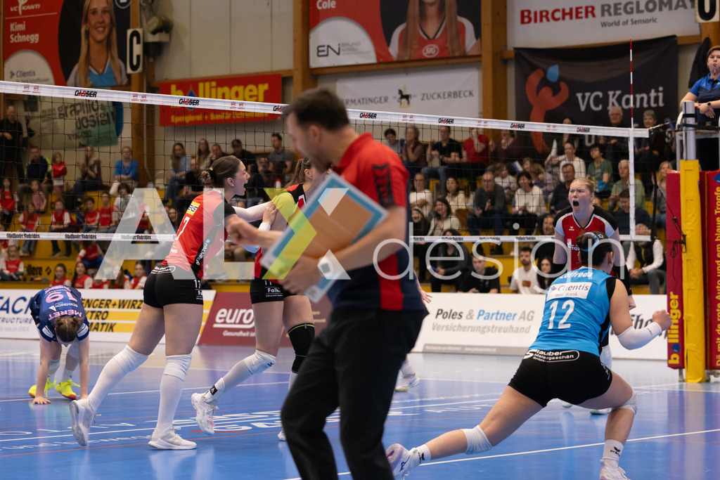 Volleyball I Frauen I Saison 2025-2026 I Volleyball NLA | Women I 1/2 Finals I  VC Kanti Schaffhausen - Sm'Aesch Pfeffingen I 07.03.2026 | VC Kanti Schaffhausen Jubel - Realisiert mit Pictrs.com