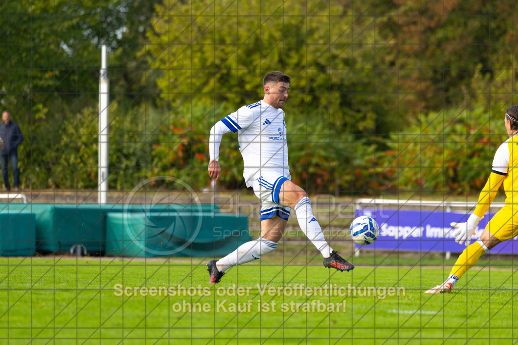 20261010_155908_0446_(c)_by_PhotoPeet | #,1.FC Eislingen (weiß) vs. TSV Bernhausen (lila), Fussball, Landesliga 2 - wfv, 11. Spieltag, Saison 2026/2027, Rasenplatz, Eichbachstation, Haldenstraße, 73054 Eislingen, 10.10.2026 - 15:30 Uhr,Foto: PhotoPeet / Sport- &amp; Eventfotografie / Peter Harich