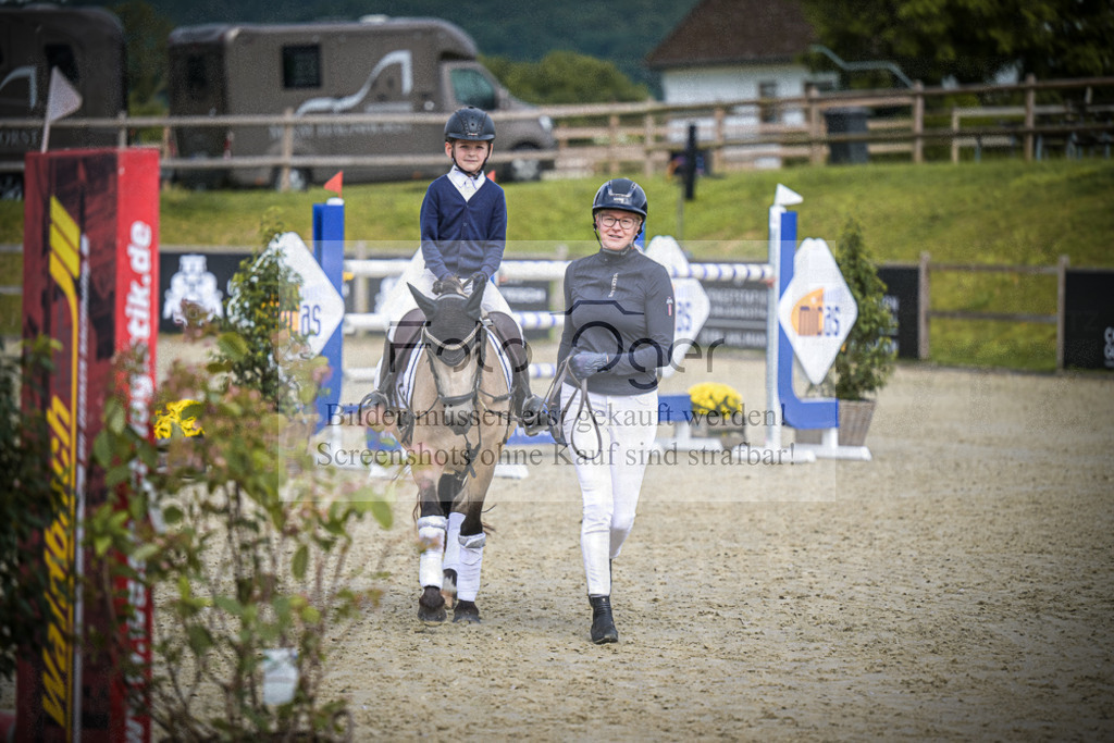 DOS_0131 | Entdecke hochwertige Reitturnierfotos von Foto Oger. Professionell, emotional und authentisch – jetzt Lieblingsmomente im Shop bestellen.Deutschlandweite Turnierfotografie. - Realisiert mit Pictrs.com